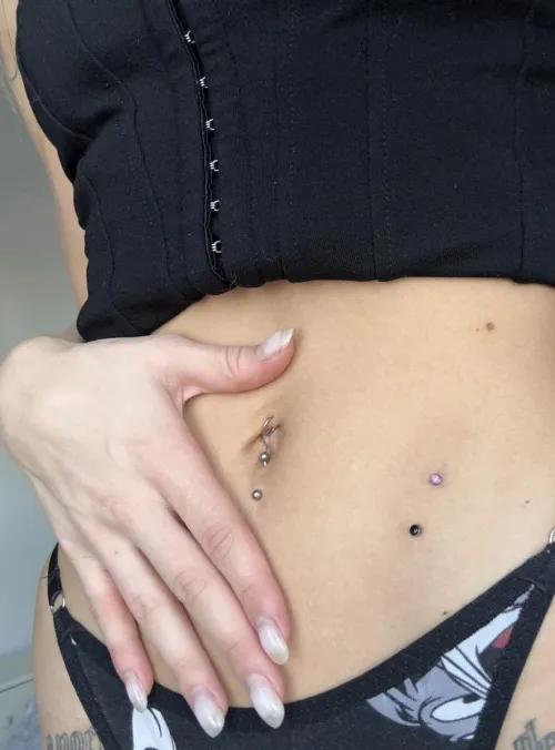 I love the way my belly button looks with a piercing. by hollyhugsx