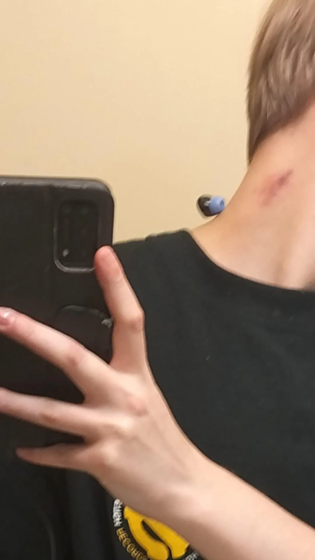 Fun surprise to see in the mirror (⁠~⁠￣⁠³⁠￣⁠)⁠~ posted by neckwhoreswitch