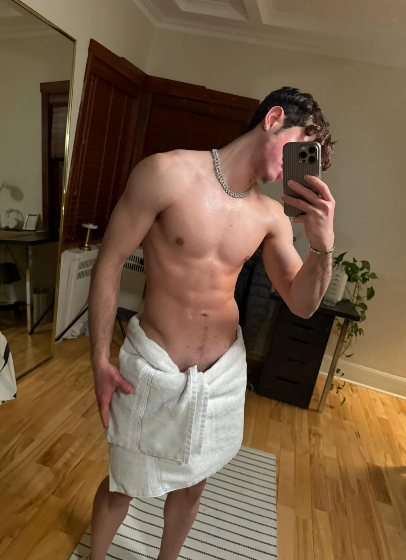 Back from shower posted by flavio_booy