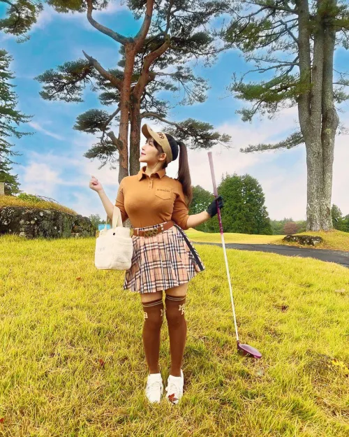 Leaves a trail of broken hearts by NSFWPostMaster4000