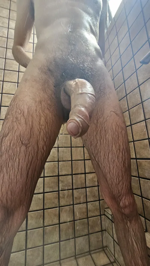 Describe my third leg with an emoji by lucdi10