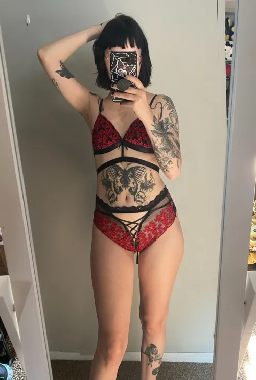 hot, tall and tattooed 🥰 by strawberryxgirl0