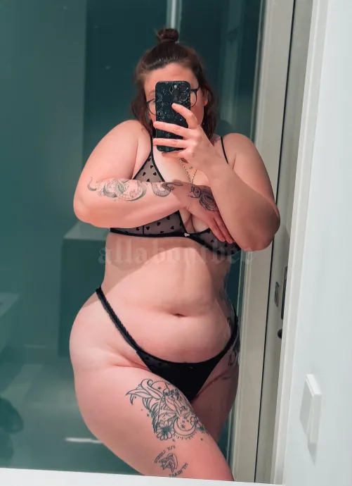 Should I move my hand? by allaboutbee