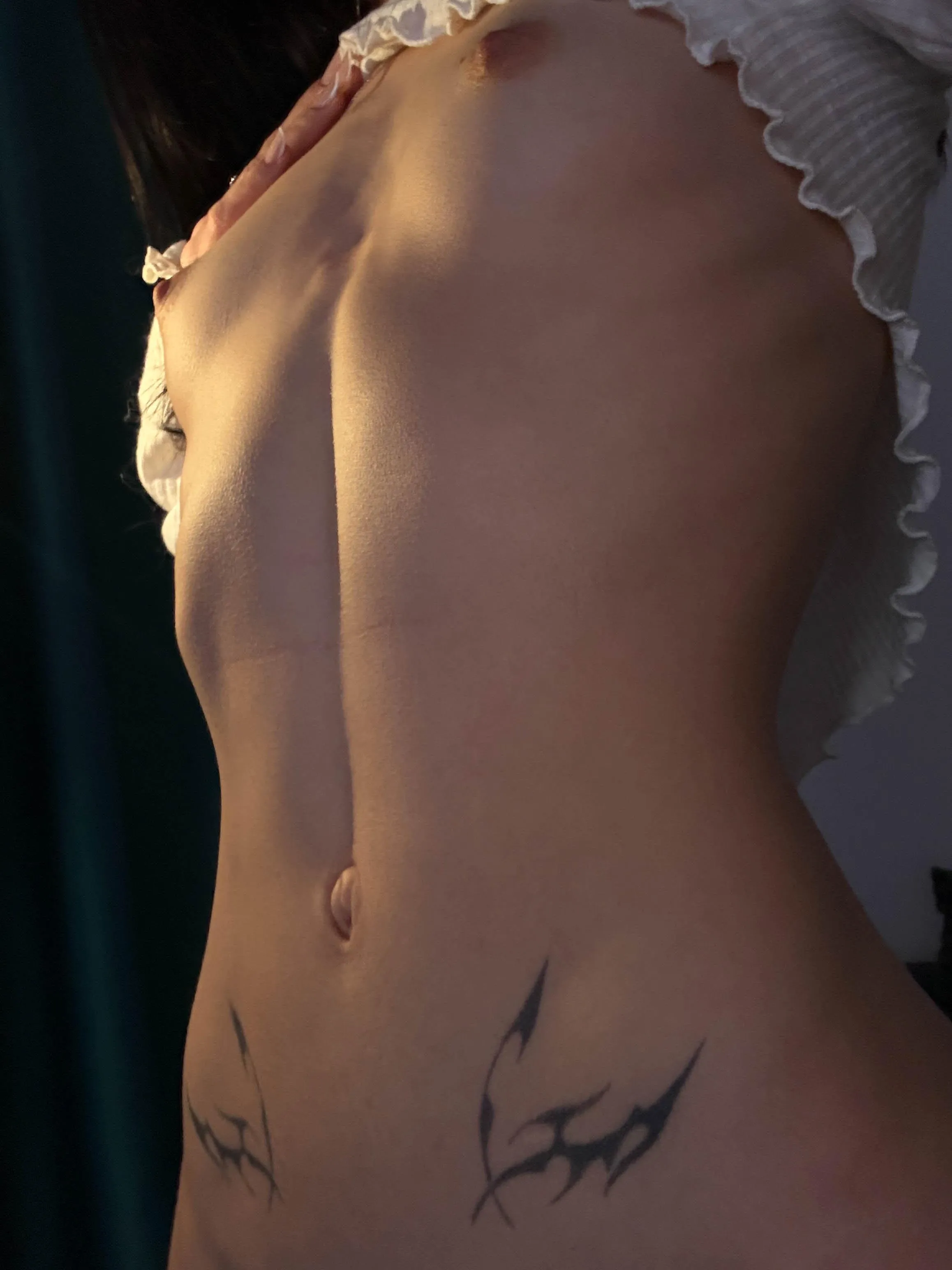 Small frame, big beauty and all the heat posted by Isla_Lucinda