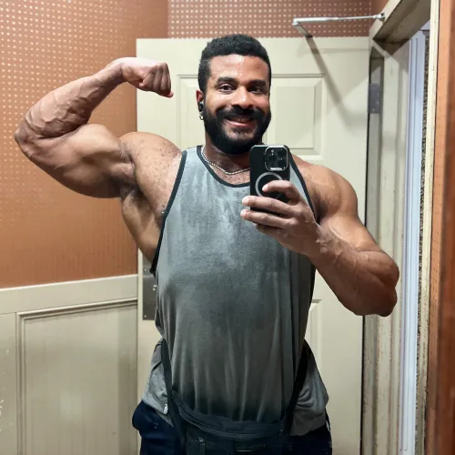 Just a little bicep flex by JJtripleXL