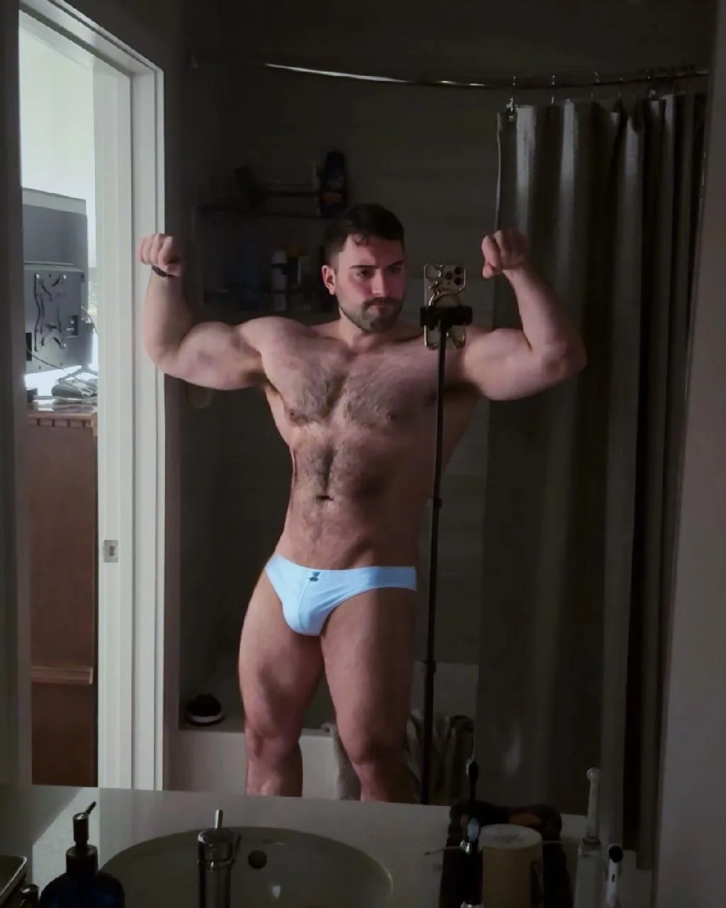 Who wants to be a good boy and worship me this morning 😈 posted by Jaxon11155