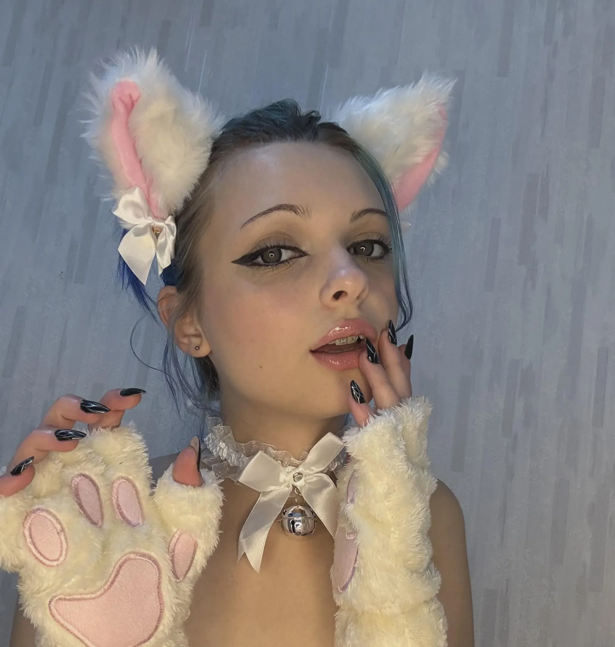 Kitties are always very seductive posted by _blue_river_