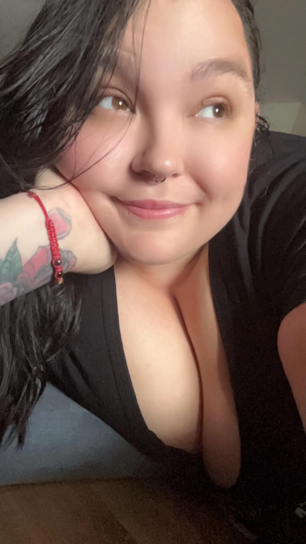 Sleepy Sunday 🖤 posted by Middle-Post-3089