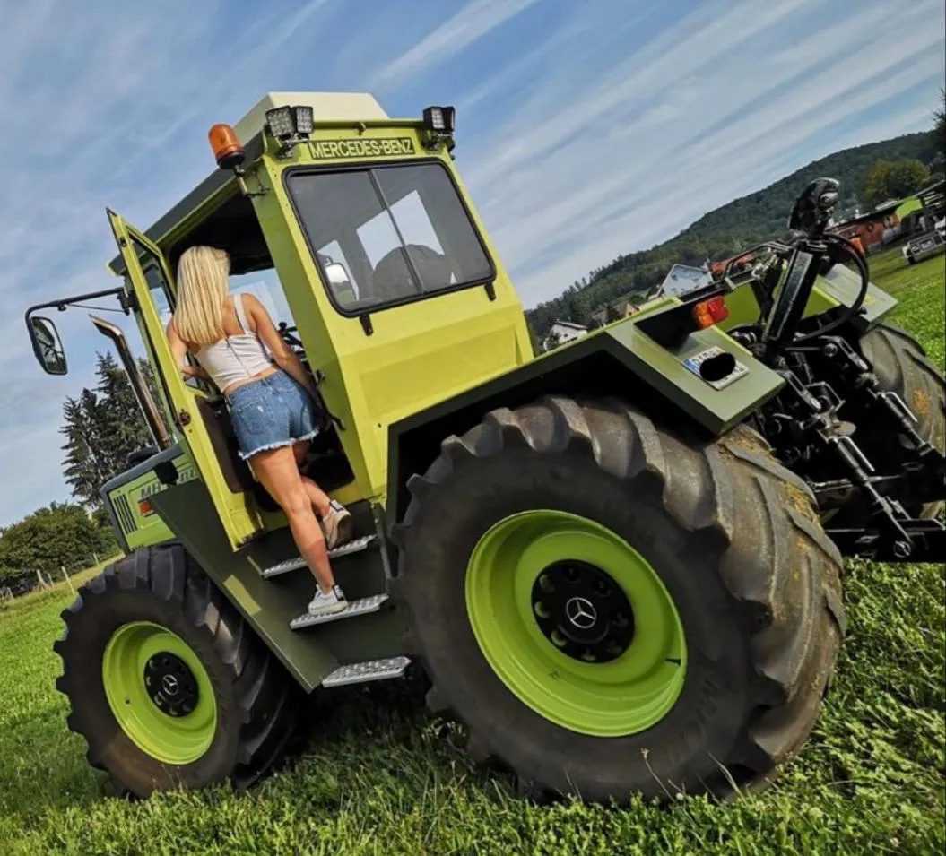 MB Trac and cute blonde posted by BavariaMREG223