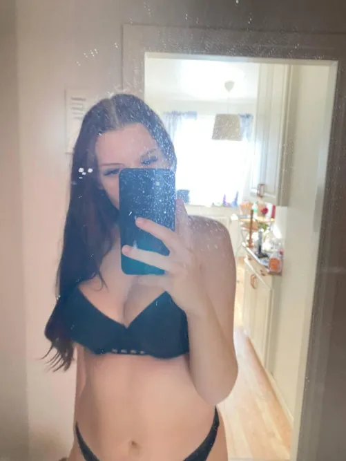 må jeg få din pik mellem mine 🍒 by WiltonAlencars