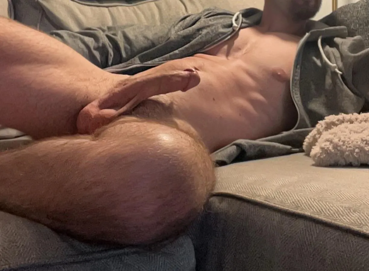 You can borrow my hoodie, but you need to come over here and get it yourself [39] posted by taco_inspecto