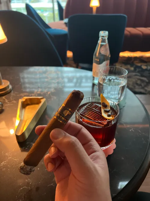 Couldn’t resist, just had to try one from the box 😋 by Juiceinmyoven