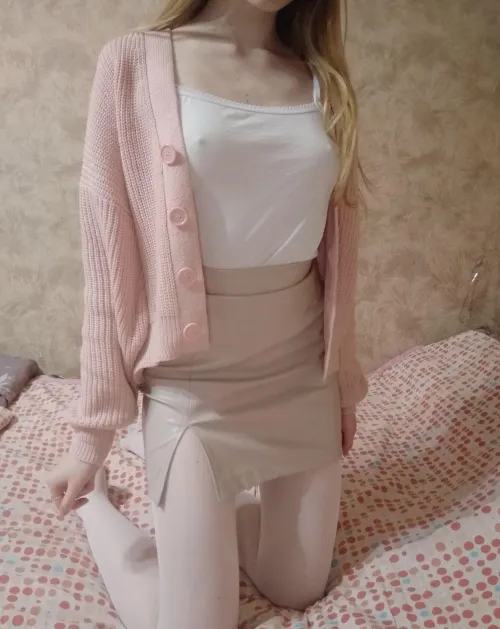 Everyday is a no bra day by Nicolesoftt