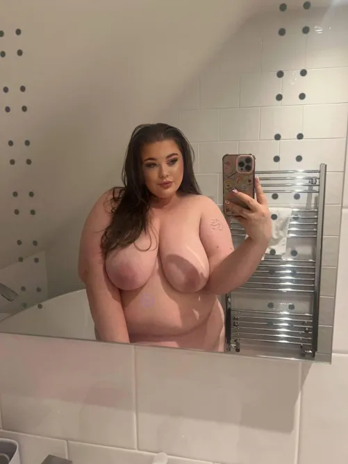 Say 'hey' if i can send you nudes by juicyjprxx