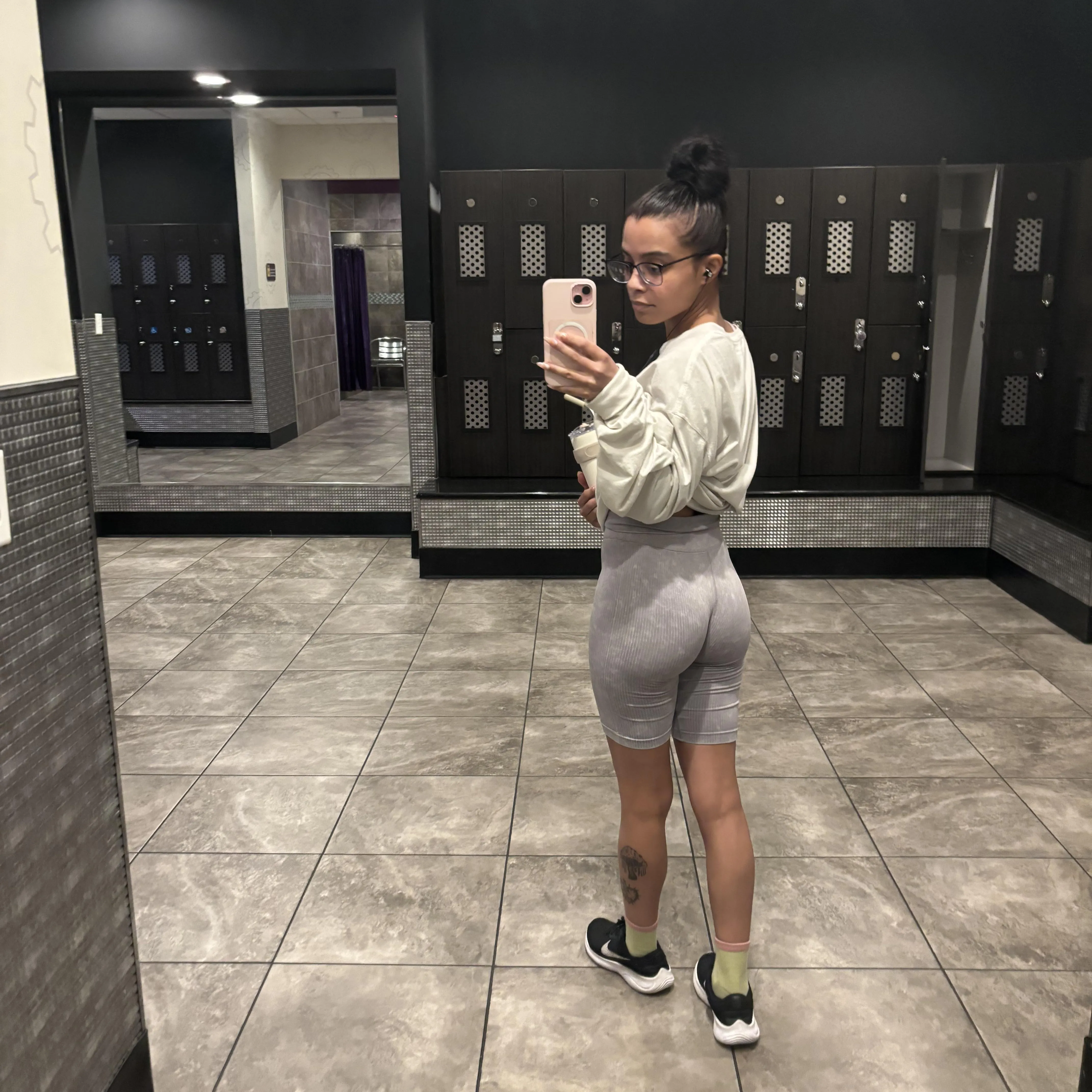 Gym selfie posted by zoedelriobby