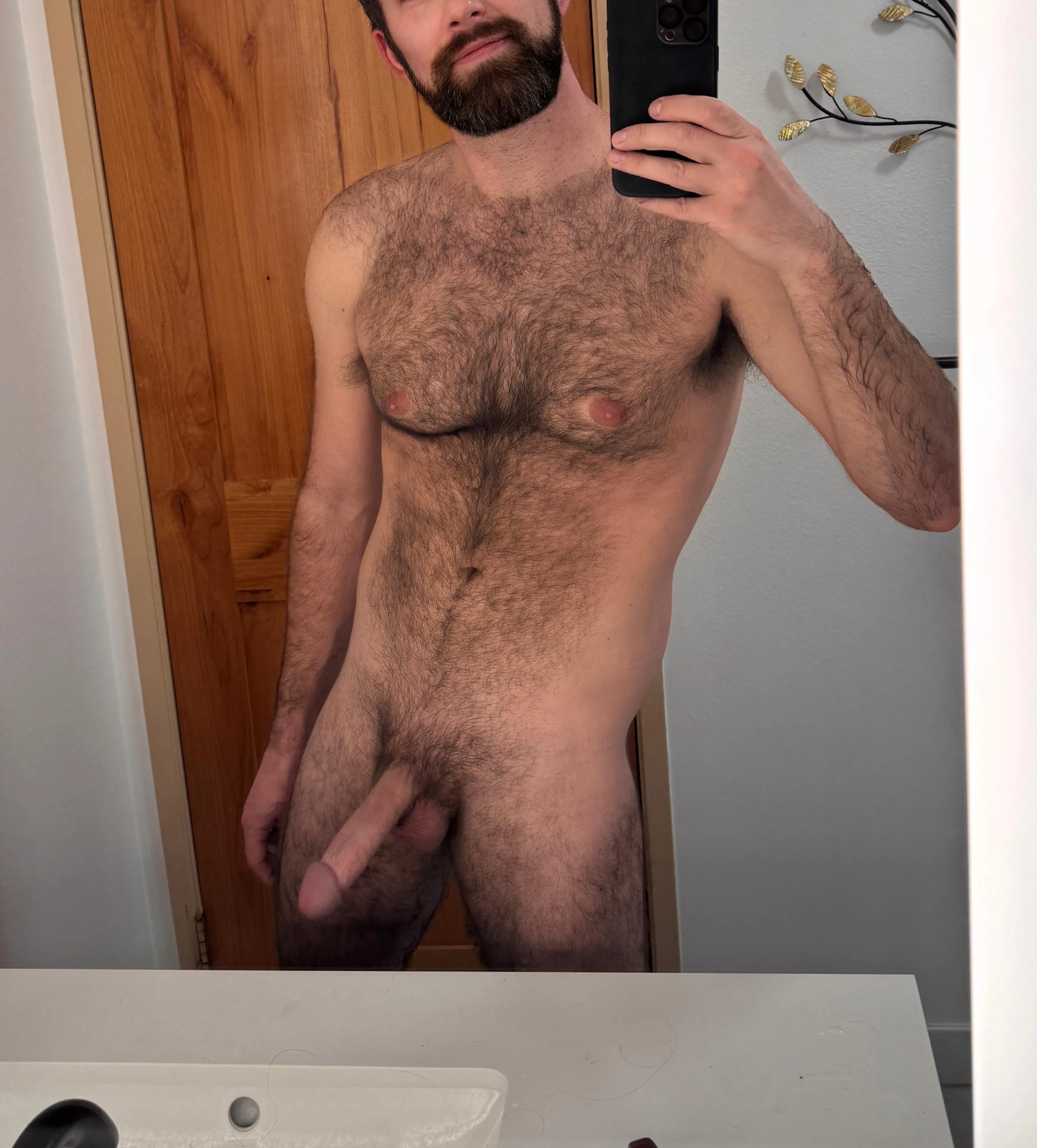 Couldn’t pass up this hotel lighting 😅 posted by OOPSallmynudes