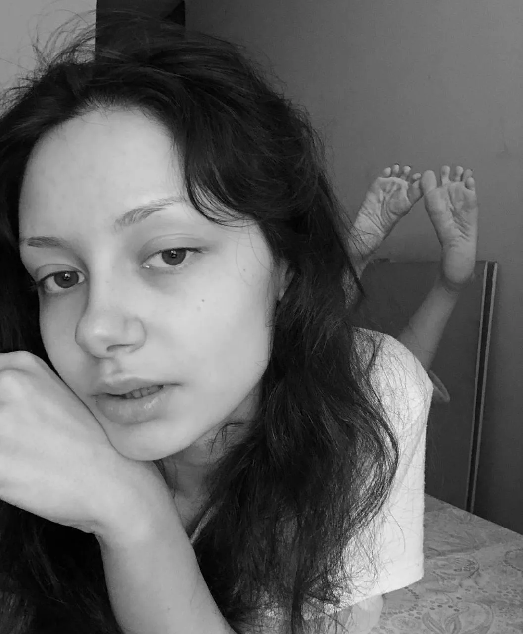 Worship to my soles n feet now. posted by itsmartapetarda