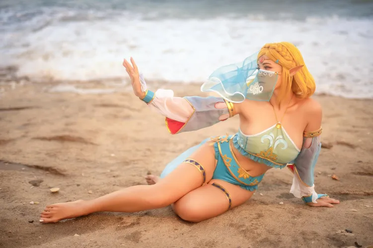 Zelda from The Legend of Zelda by Yuna Kairi by YunieSunshine