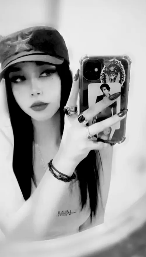 B&W Hottie by Usernumber2099