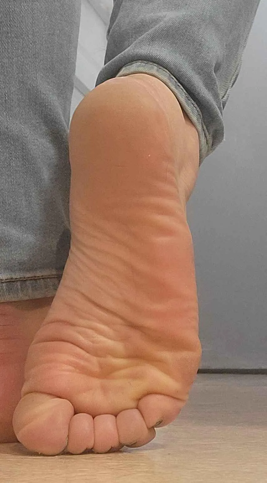 Do you feel tiny? posted by BaileyBarefoot-xo