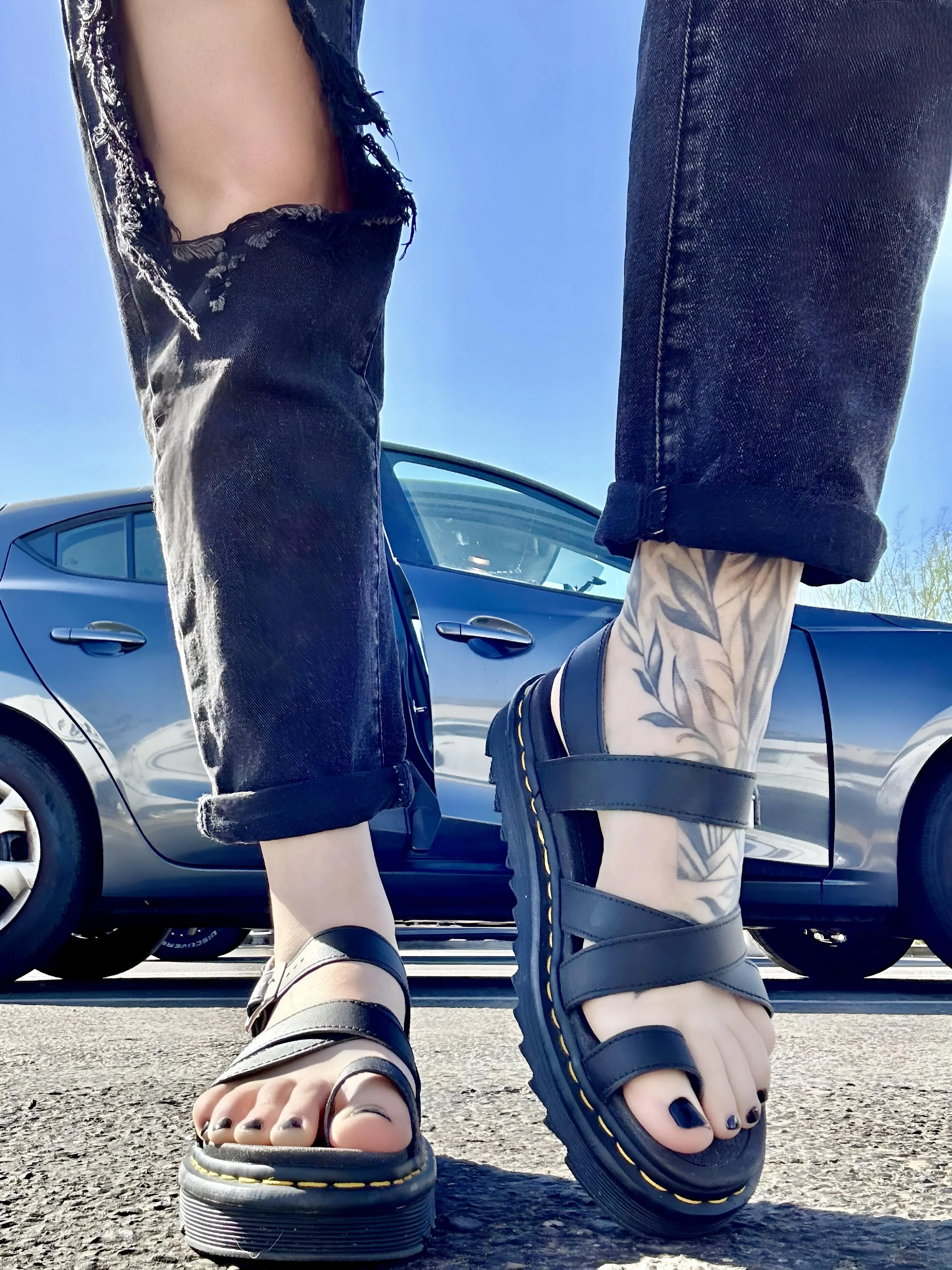 Oh to be under these sandals… posted by Queen_Bea-