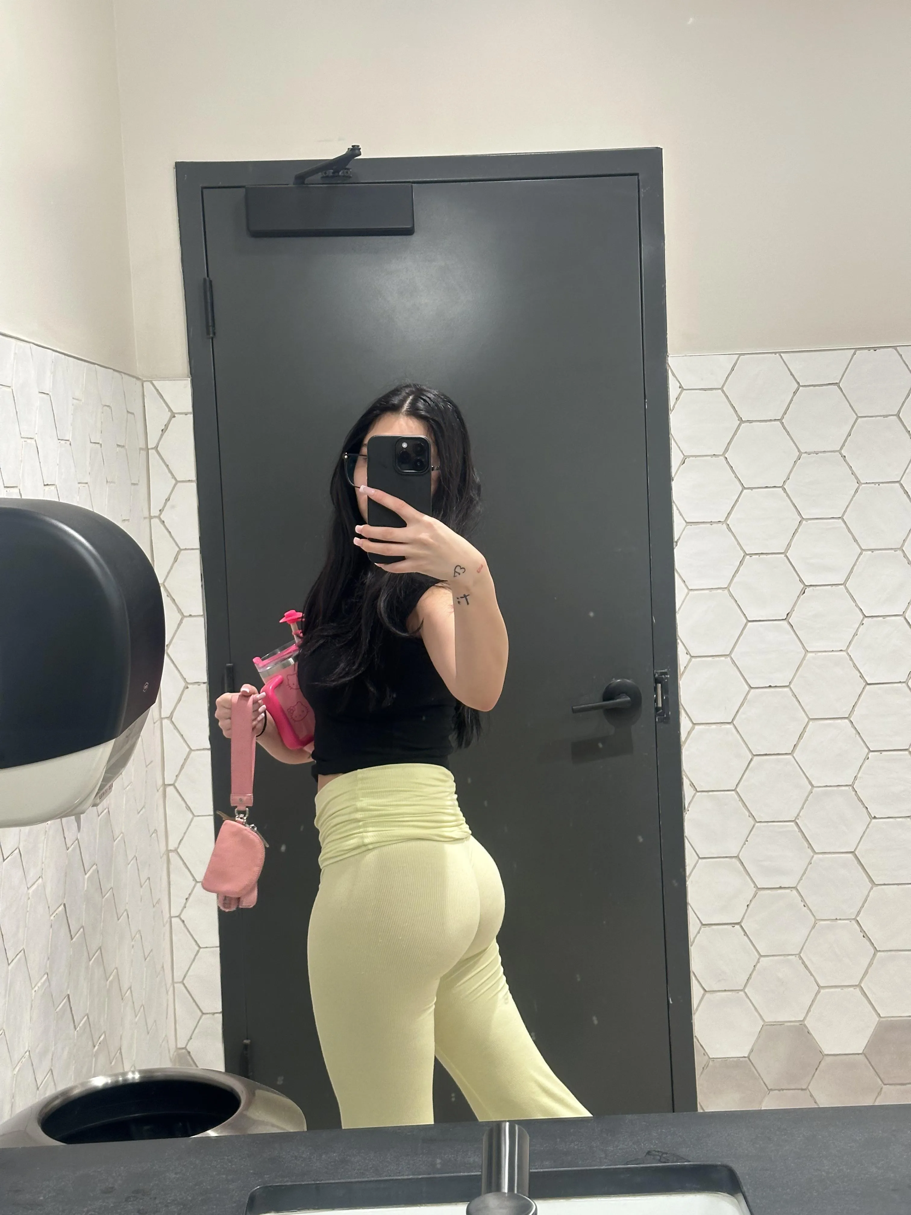 Would you help me with my squats? posted by Dull-Flow-1223