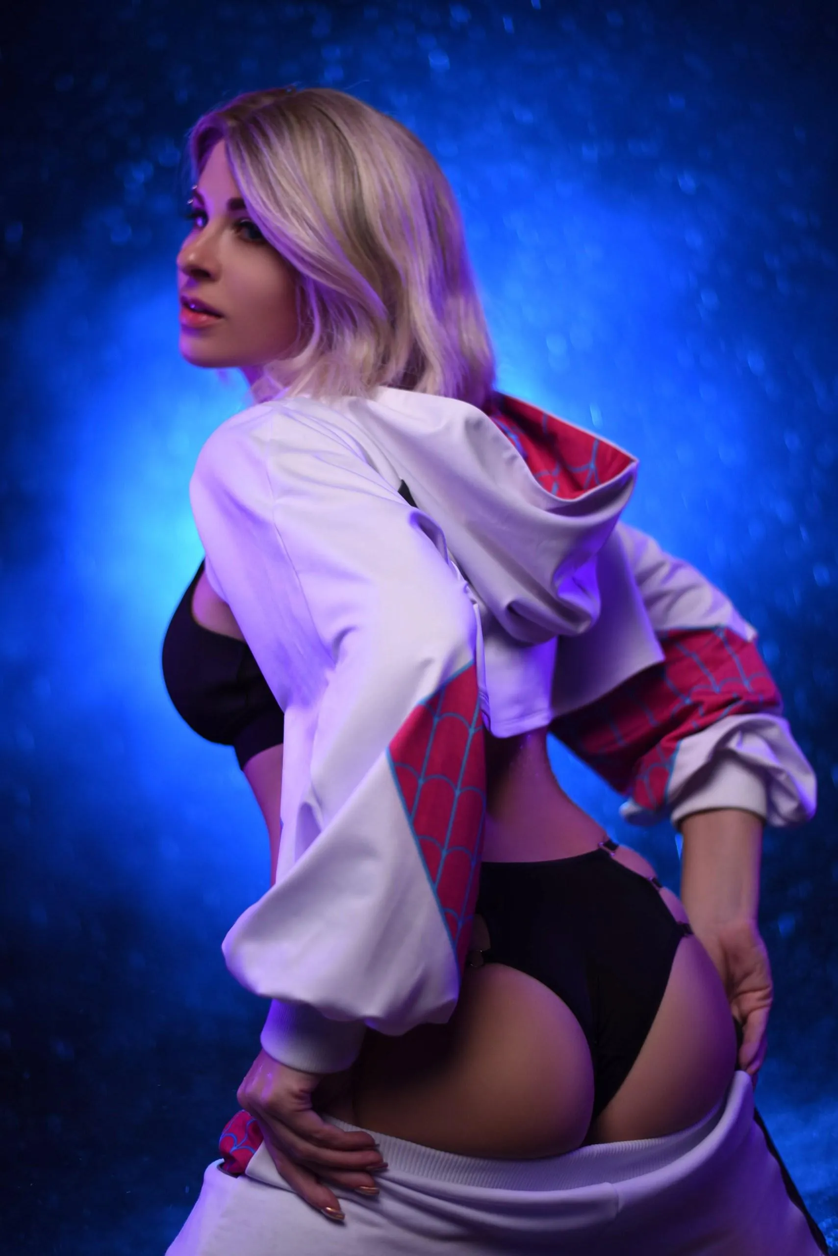 Gwen Stacy from Spiderverse by Yuna Kairi posted by YunieSunshine