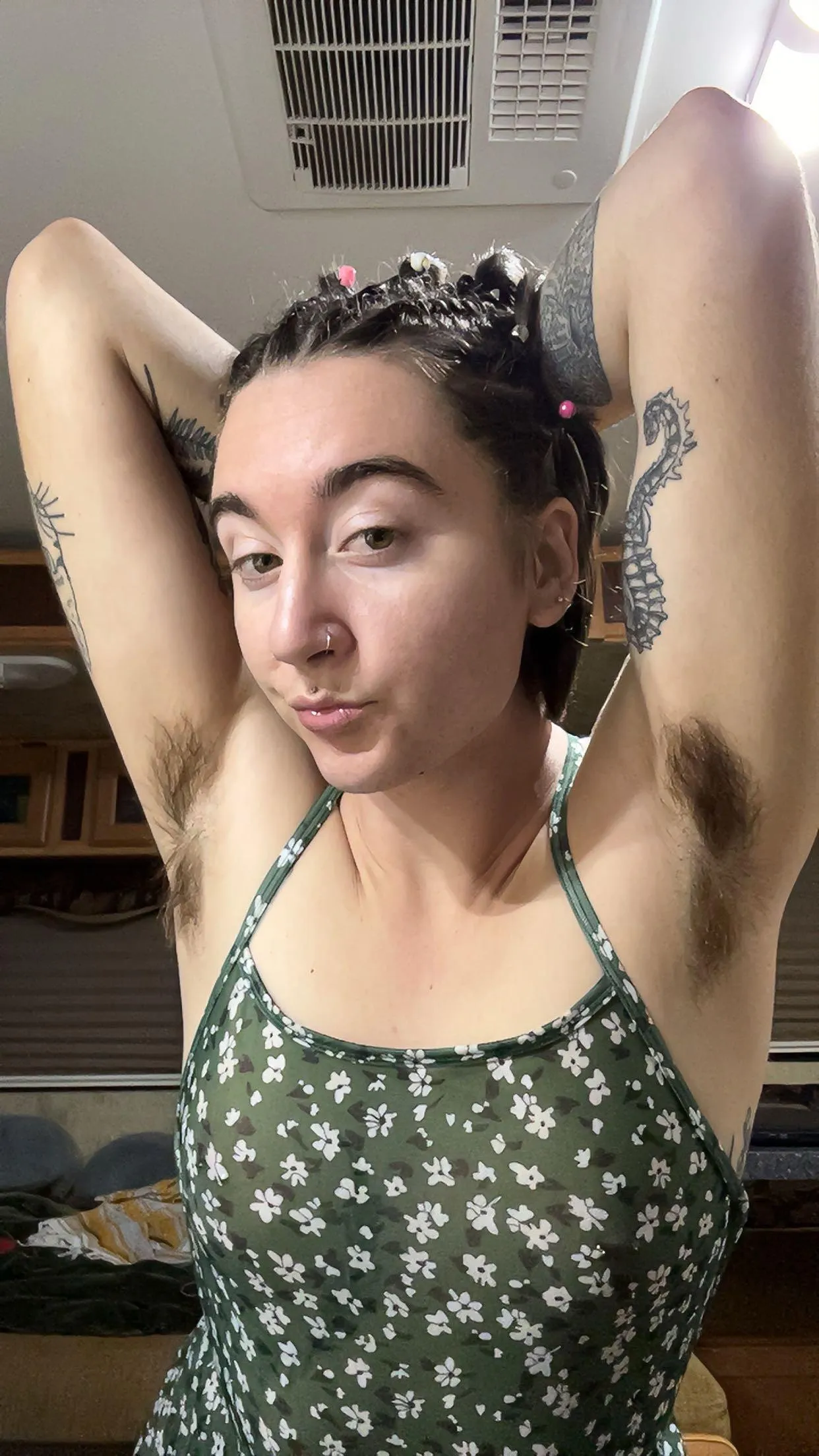 Hairy girls do it best posted by divine_divinity111