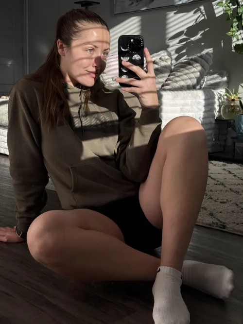 I liked the way the sun was hitting my eyes 💚 by cumwcourt