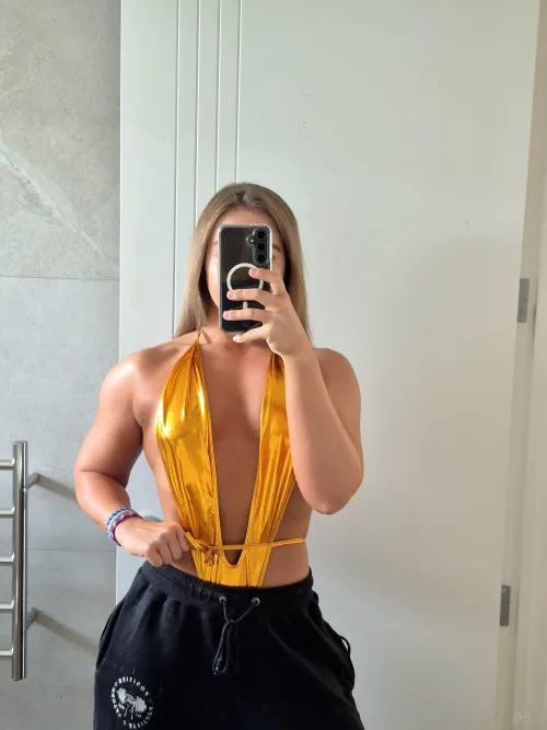 I want to know if my muscular upper body turns you on 🤭 by QueenKongFitness