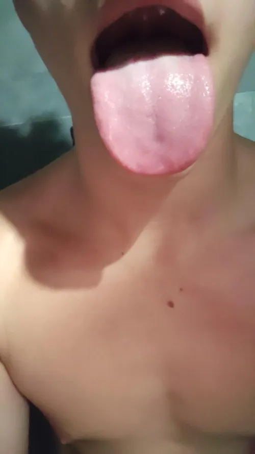 Looking to try some daddy cock for the first time around springfield by Easy-Tomatillo373