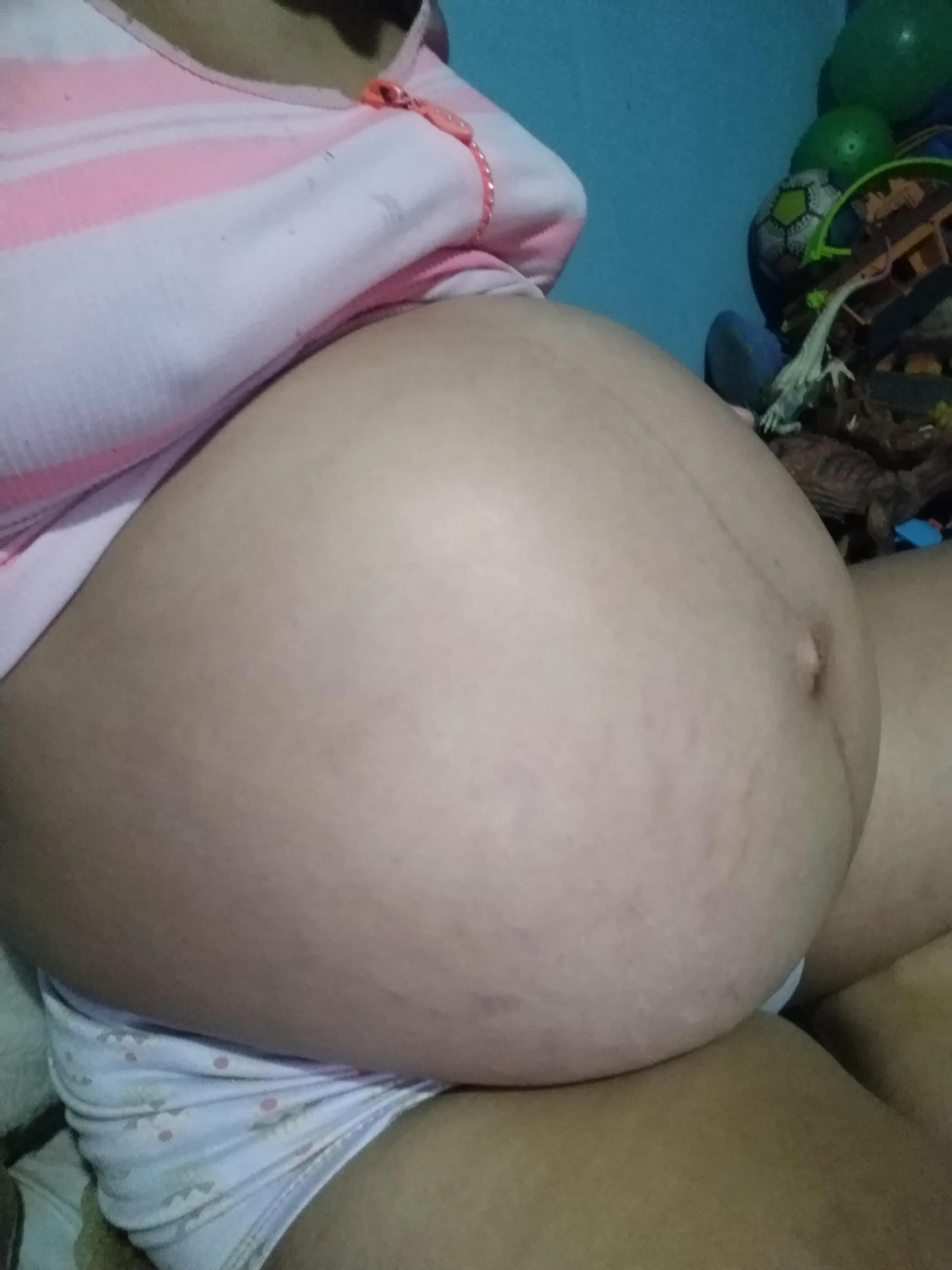 What rating do you give my 8 month pregnant belly? posted by akmv1312