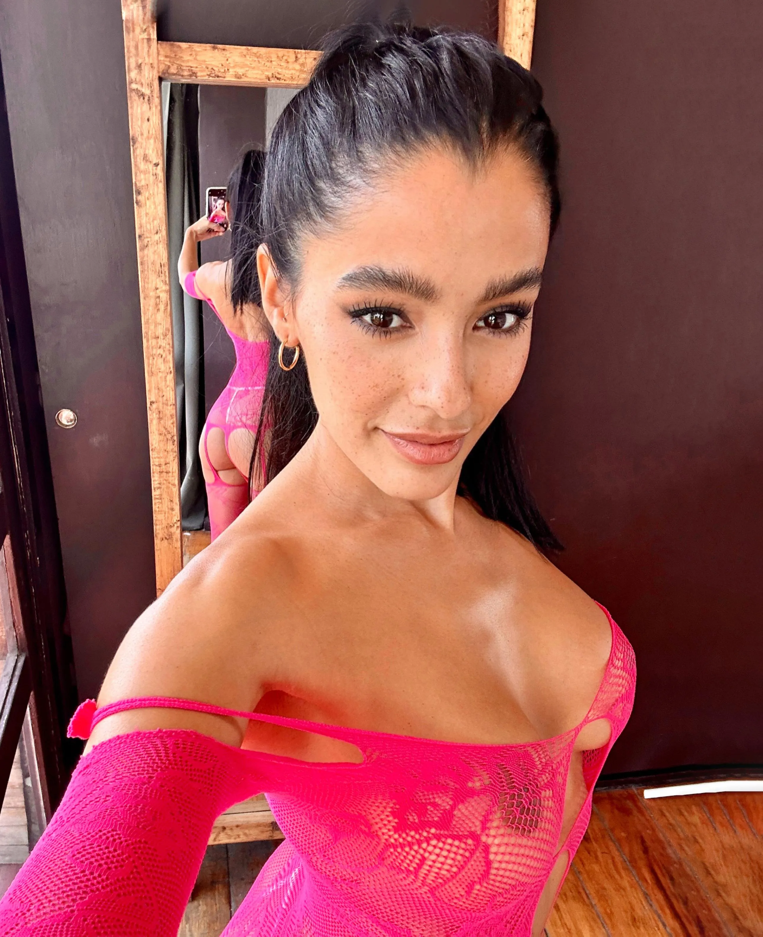 would you come round if i sent you this pic posted by BrownAshXO