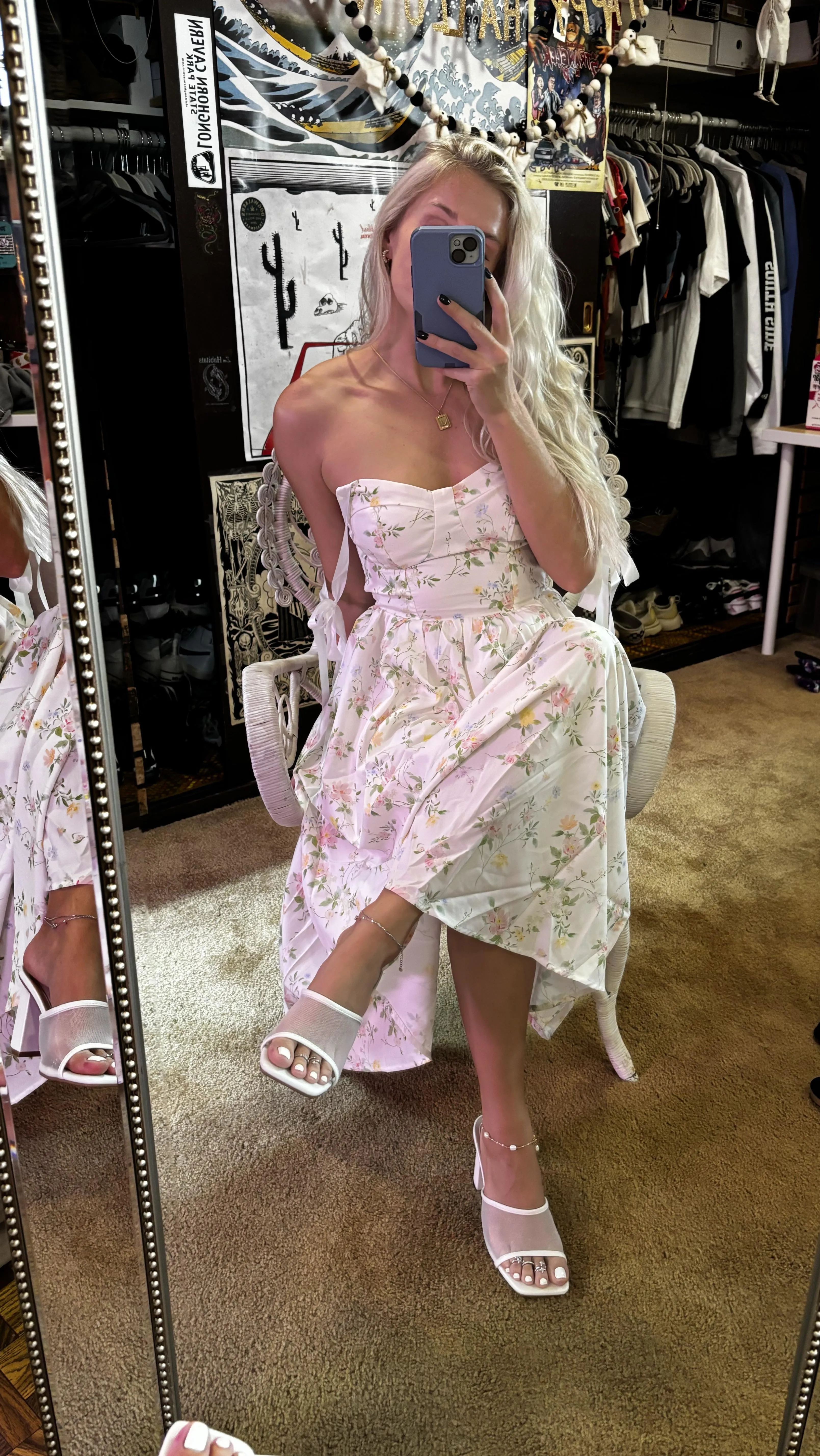 White toes match my outfit perfectly posted by H0rrorBabyXxX