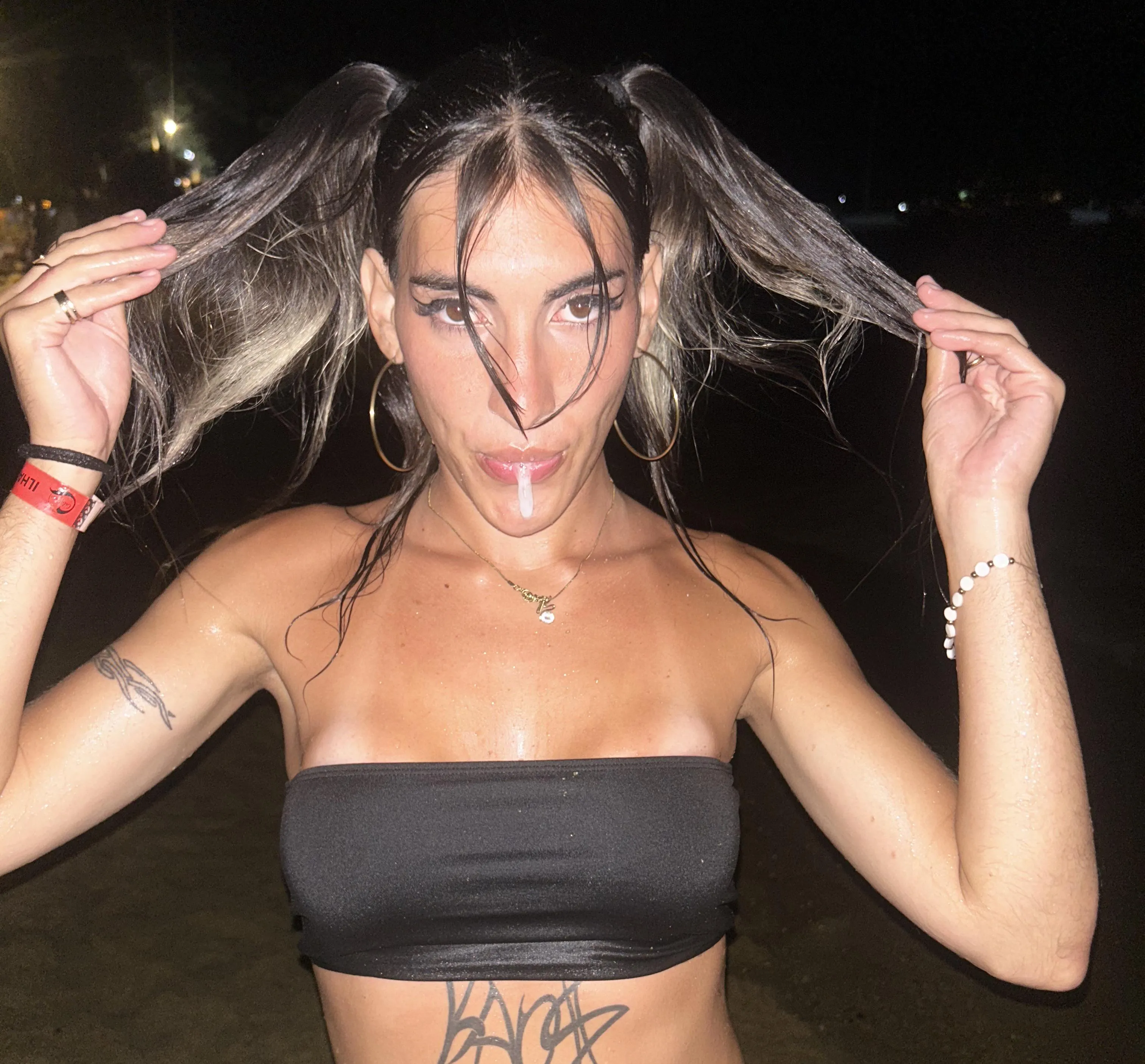 You come here and collect the GRAND PRIZE posted by moroch008