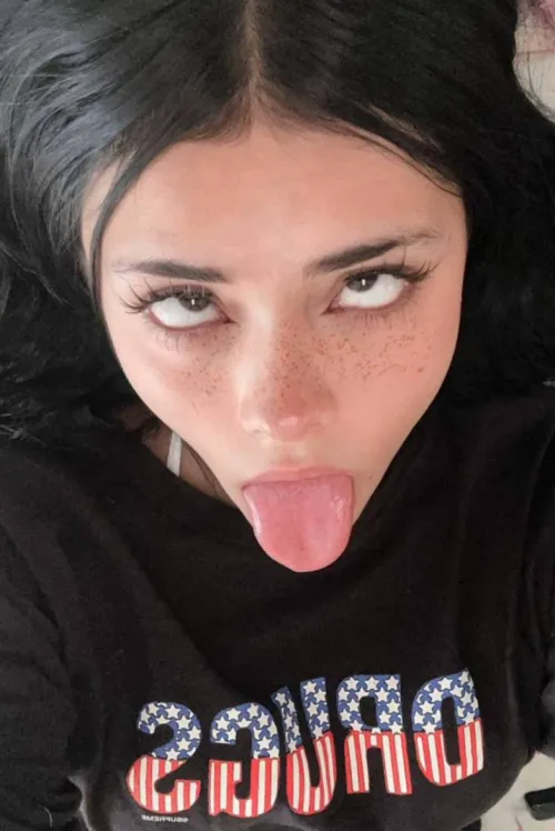 Do i look stupid enough? by flowerydreamm