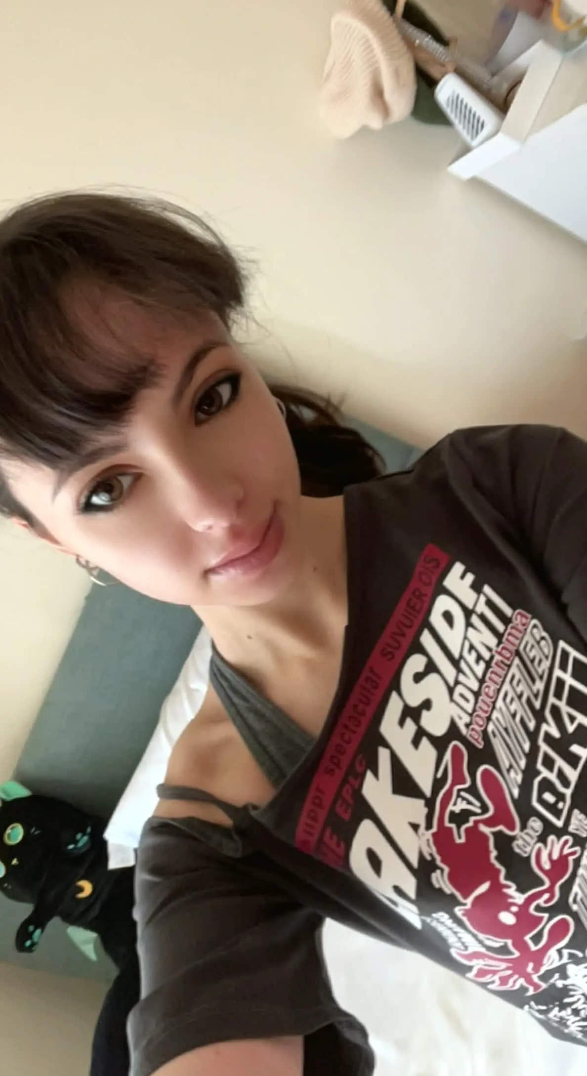 I feel so cute on my make up posted by EffectBig4884