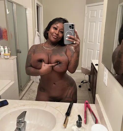 I love taking nudes 🥰 by BarbeeBandz