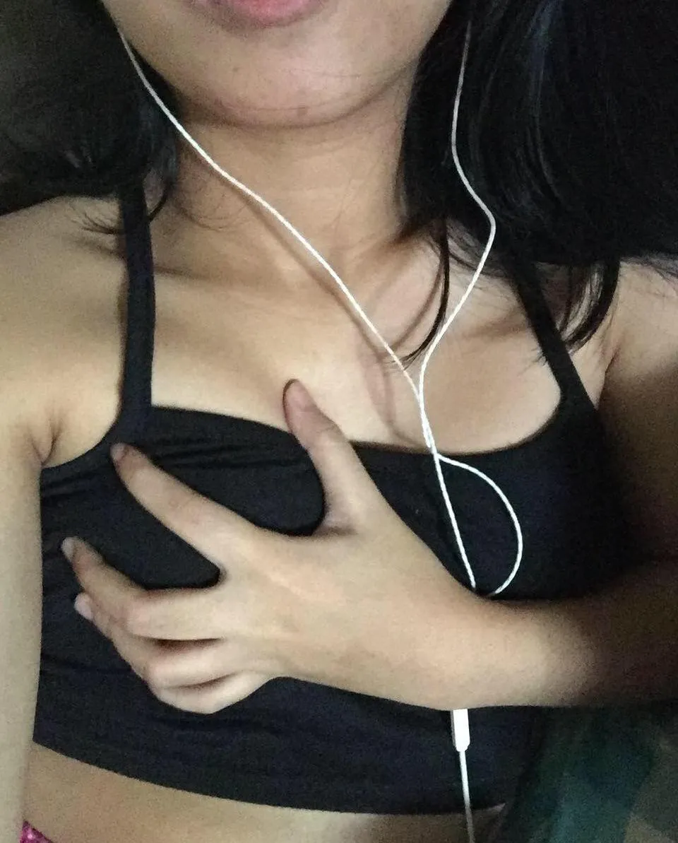 petite enjoyers raise your hand posted by hesotami