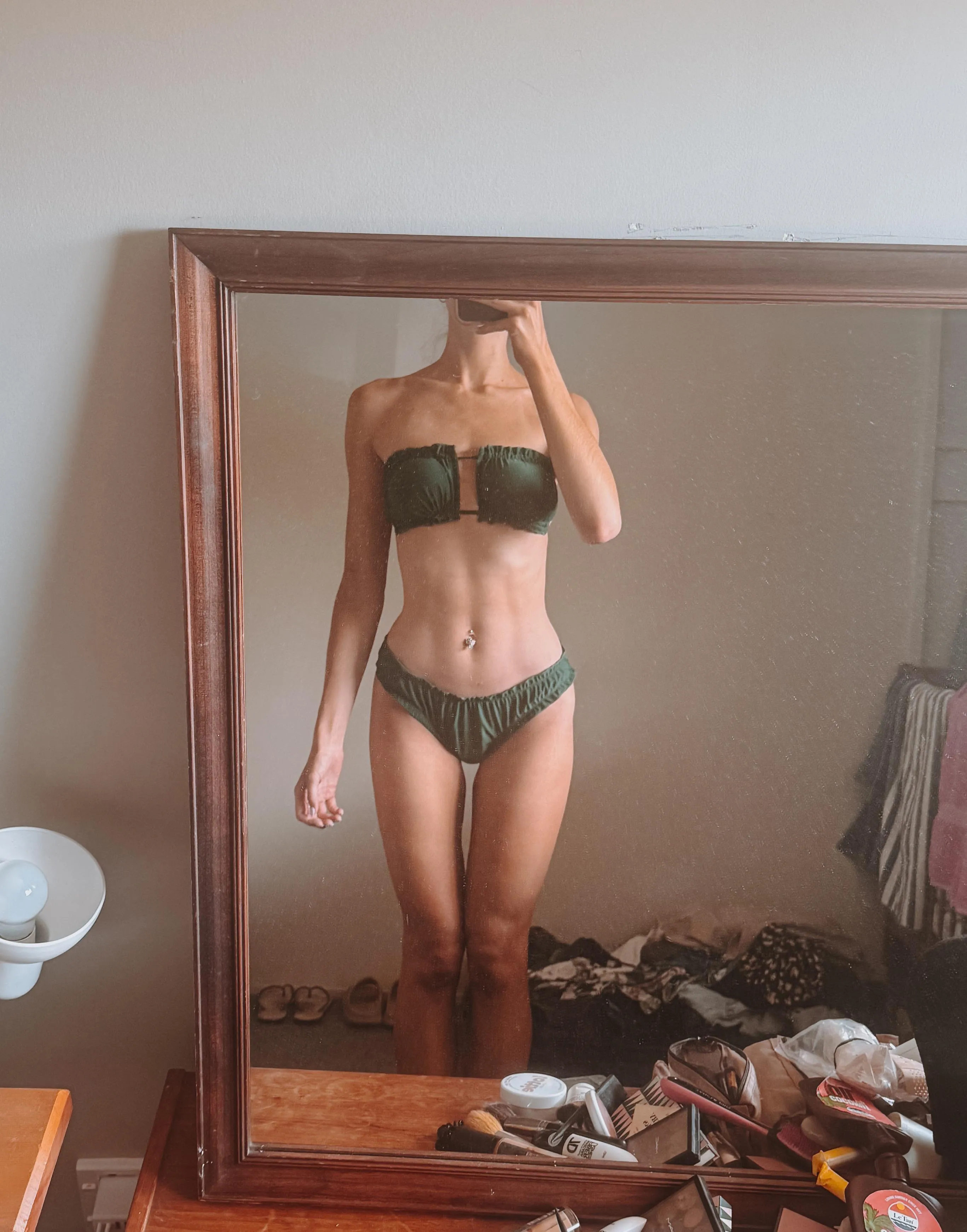 Your hand will fit perfectly in there, don’t you think posted by andie_x