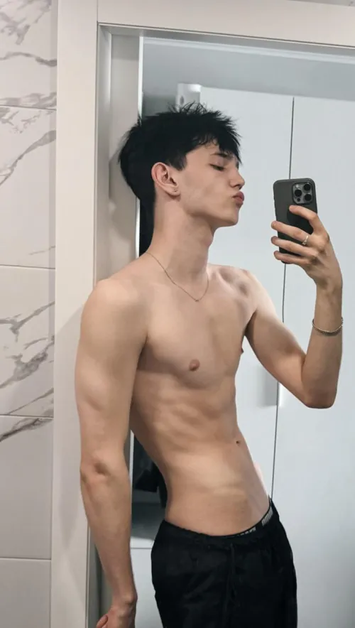 This body is mesmerizing by octopi_lll