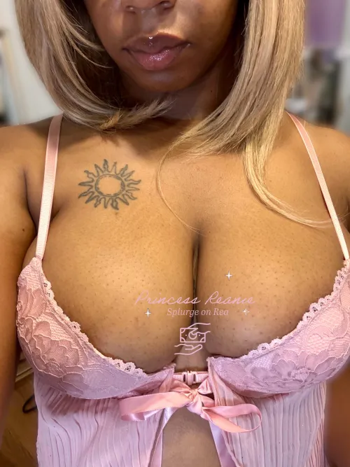 Lusty Busty by pamperedreanie