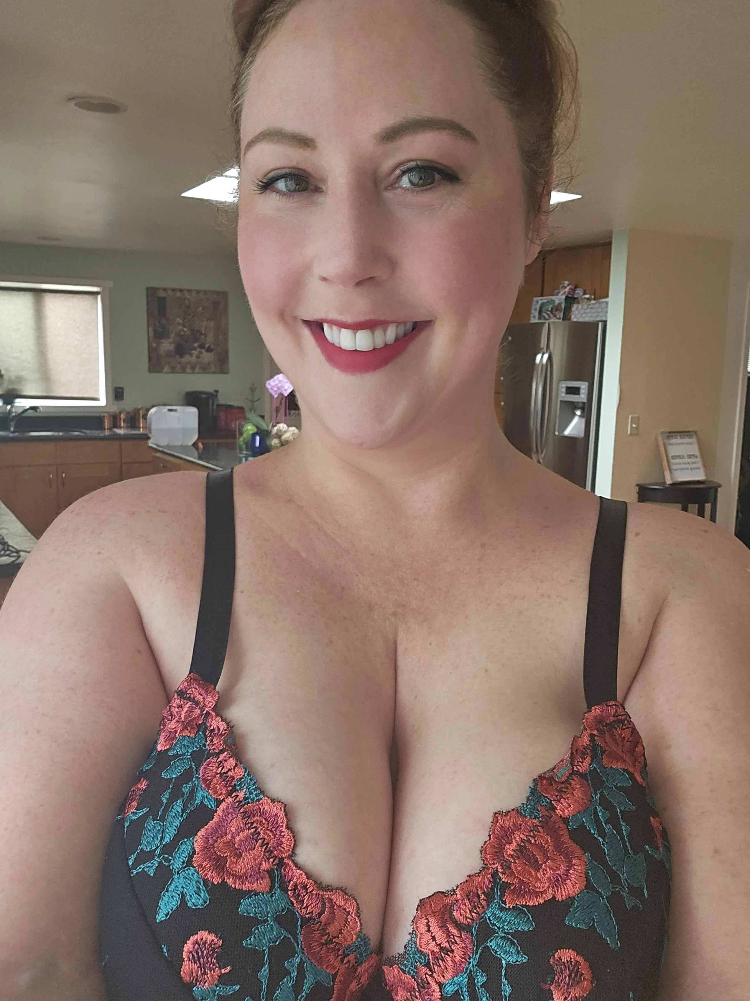 Mom cleavage posted by mellymac123