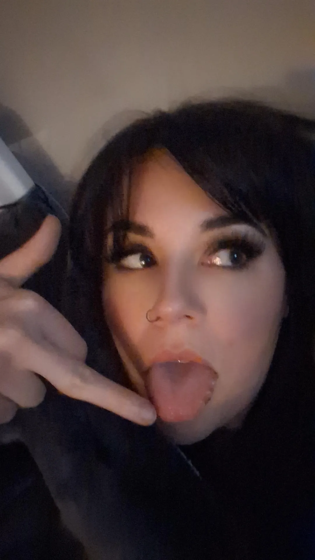 Choke for Princess and pay the good girl. 💖 posted by SariaKokirix