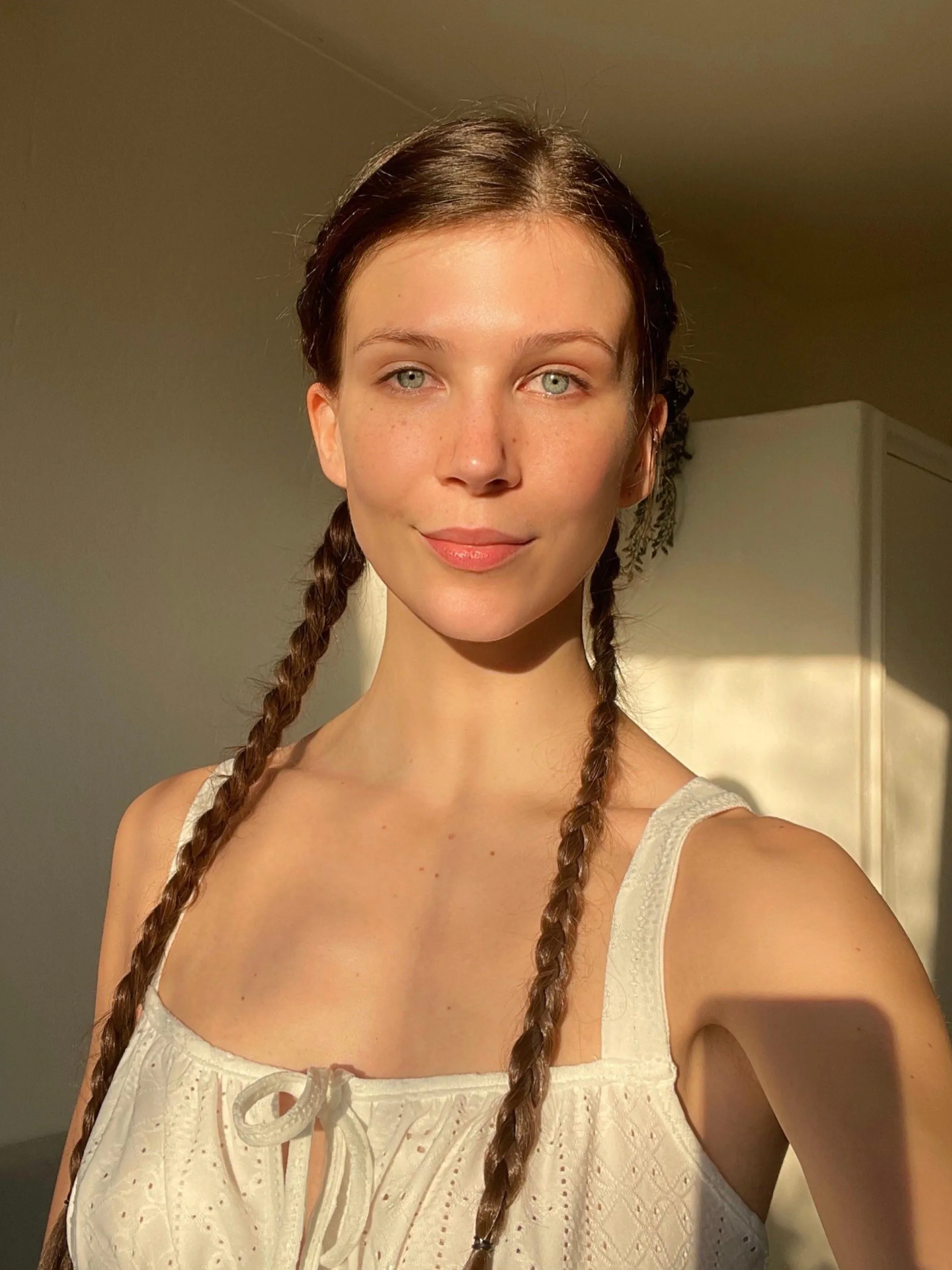 cute even without makeup on 🤭 posted by IvyNash