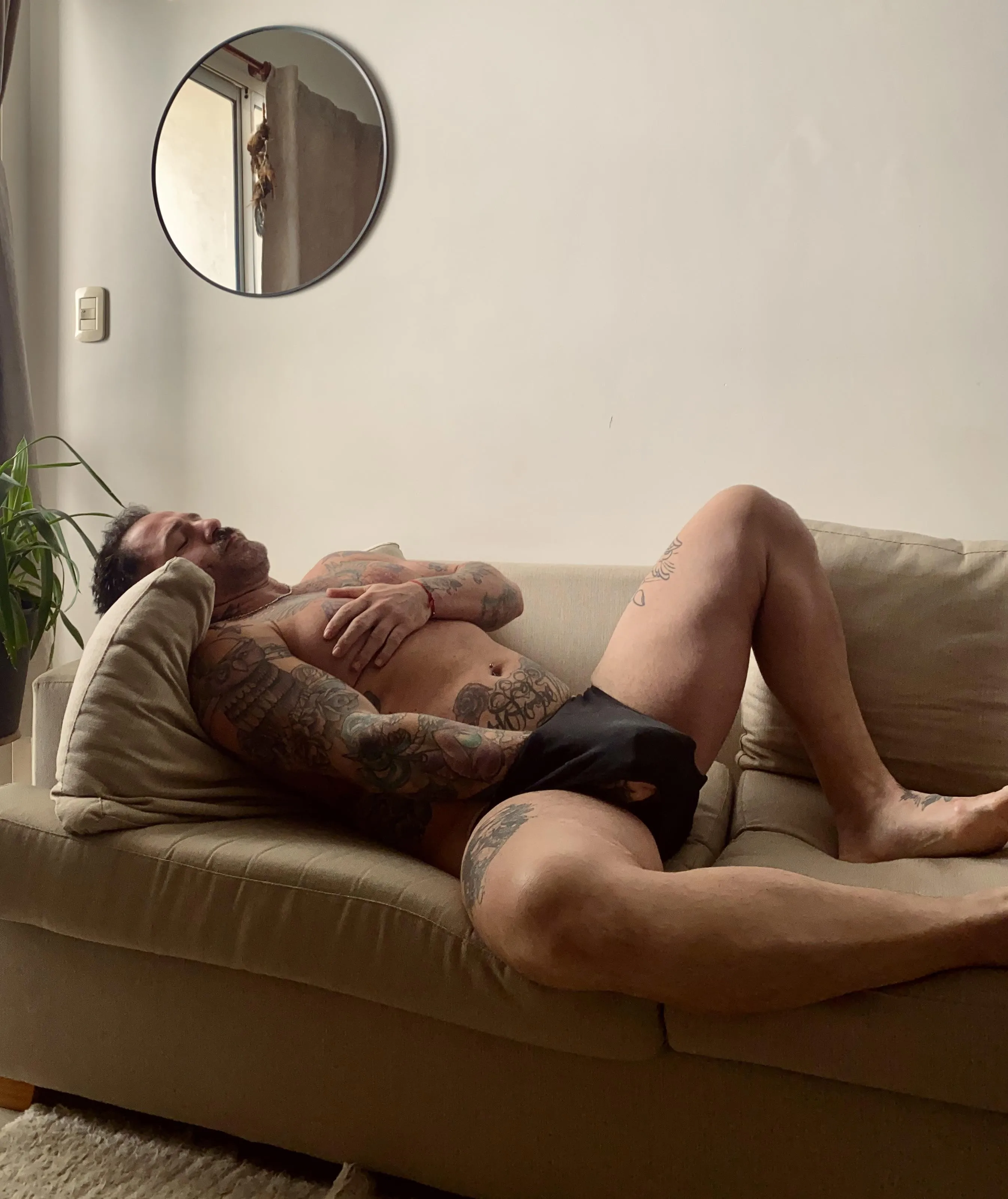 Nice day to jerk off. Don’t u think? posted by Domina-king