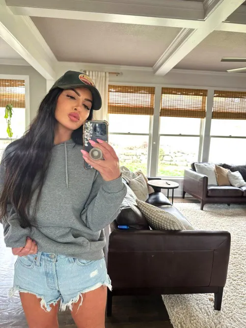 free time, and I chose this comfortable look to go for a walk on this beautiful sunny day. 42[F] by Daunting_Macey