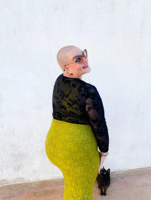 Being bald makes the curves look bigger🖤💚 by AKIHCE