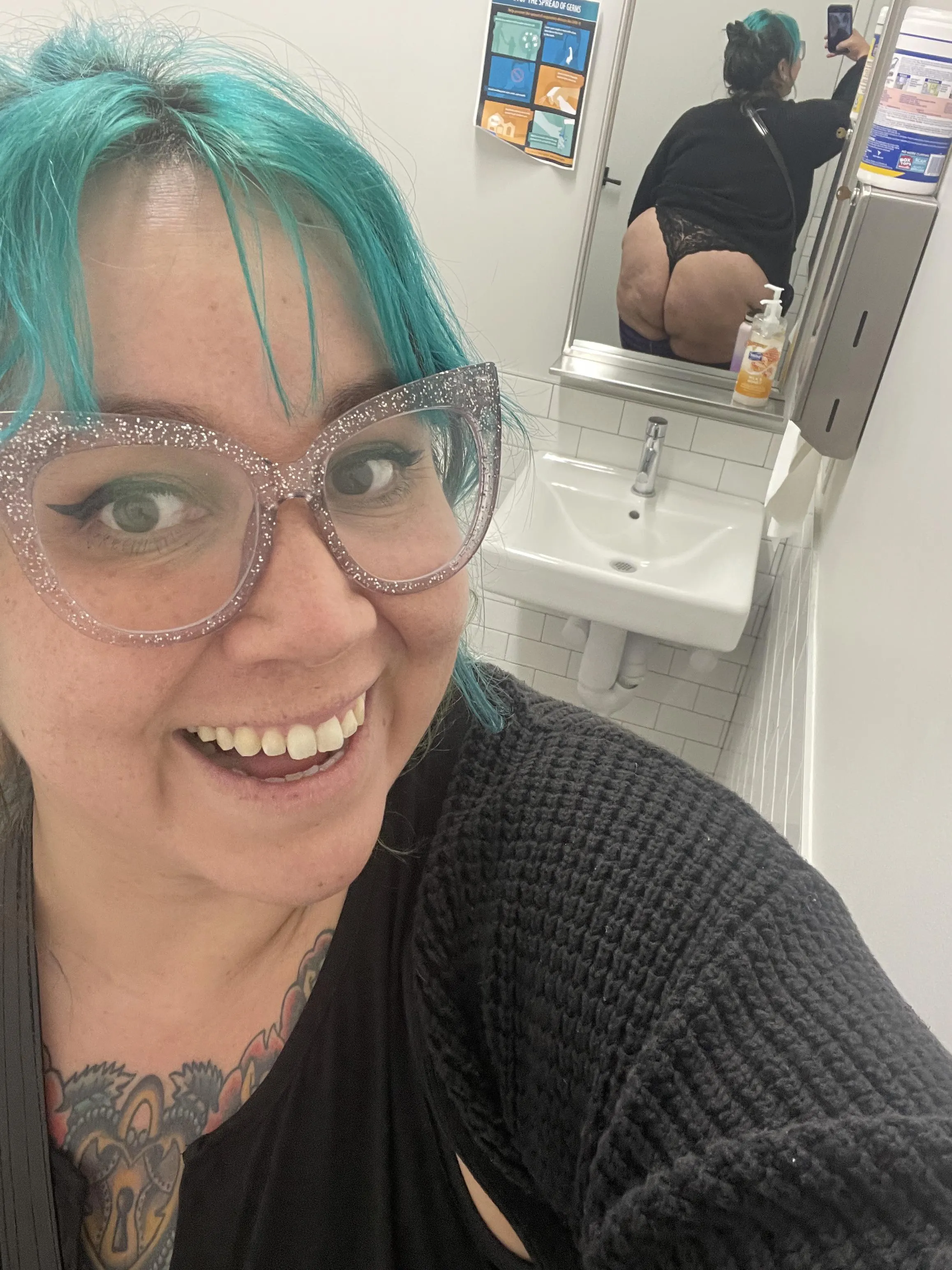 Crazy for lace 😝 posted by anomalee-spectre