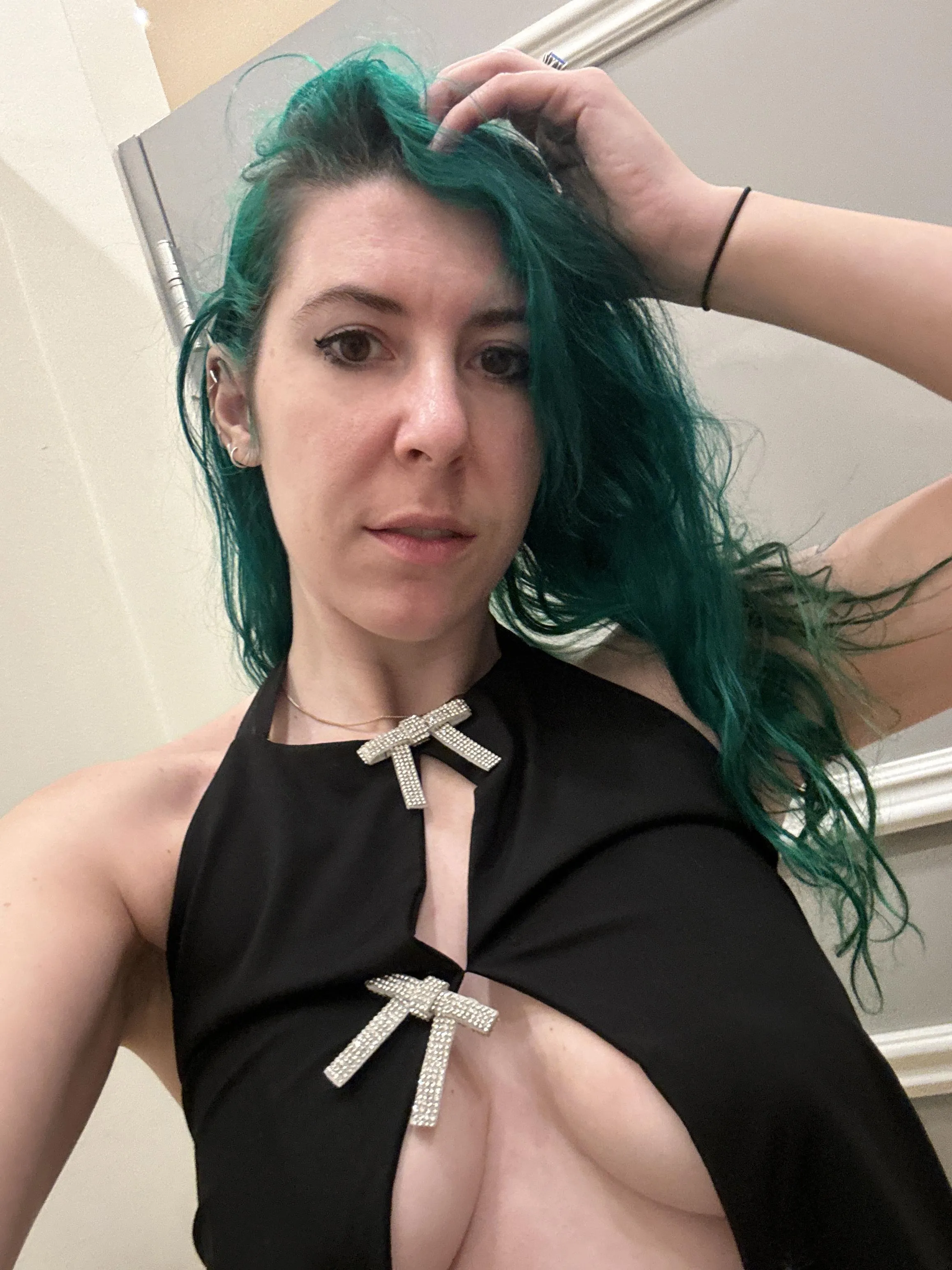 Cute in a bow posted by sirenskiss3